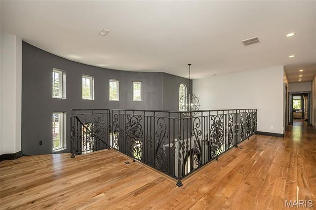604 Glyn Cagny, Ballwin, MO 63021
