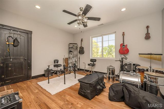 604 Glyn Cagny, Ballwin, MO 63021