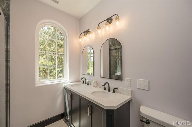 604 Glyn Cagny, Ballwin, MO 63021