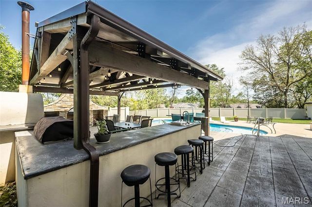 604 Glyn Cagny, Ballwin, MO 63021