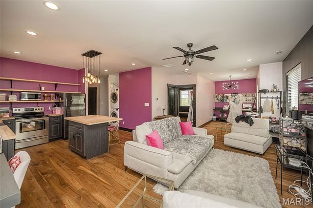 604 Glyn Cagny, Ballwin, MO 63021