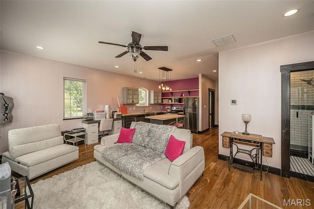 604 Glyn Cagny, Ballwin, MO 63021
