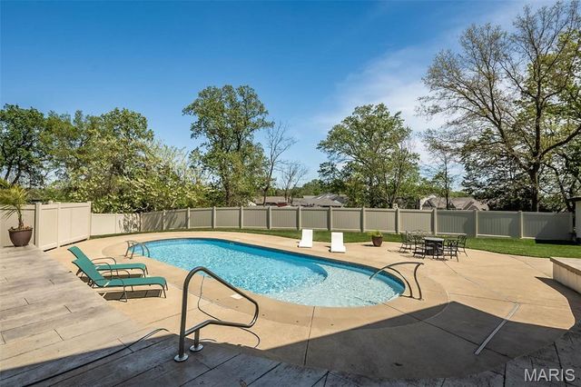 604 Glyn Cagny, Ballwin, MO 63021