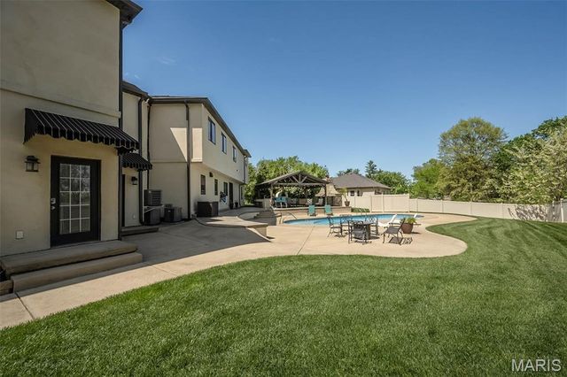 604 Glyn Cagny, Ballwin, MO 63021