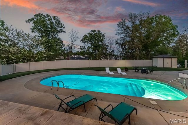 604 Glyn Cagny, Ballwin, MO 63021