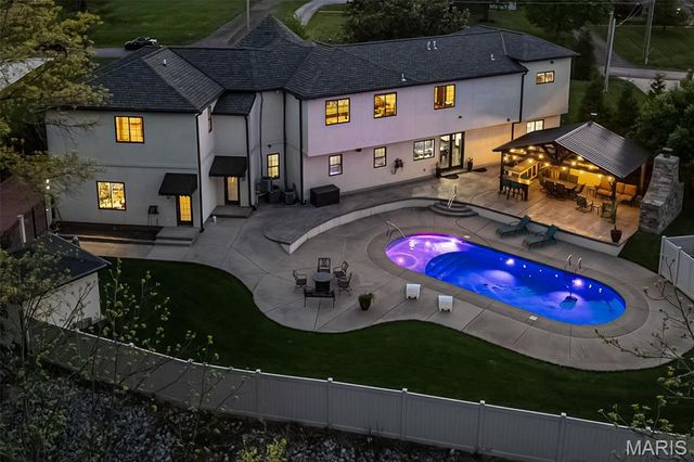 604 Glyn Cagny, Ballwin, MO 63021