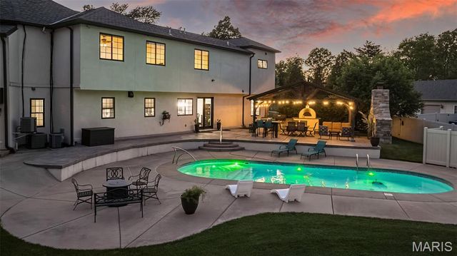 604 Glyn Cagny, Ballwin, MO 63021