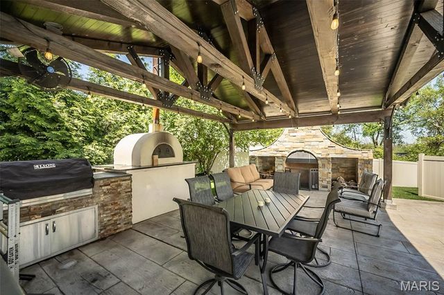 604 Glyn Cagny, Ballwin, MO 63021