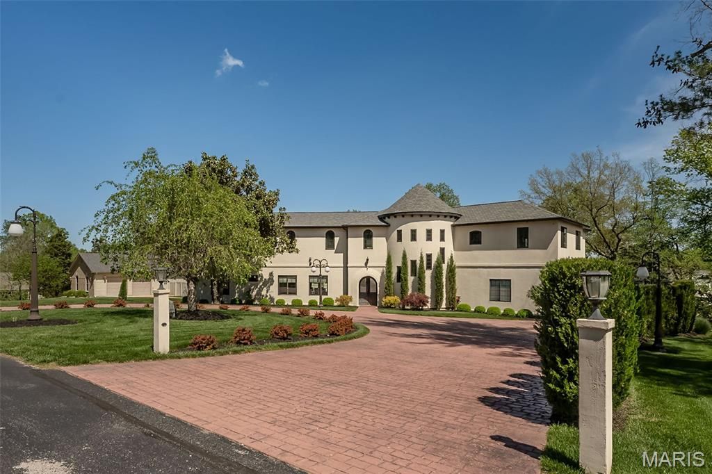 604 Glyn Cagny, Ballwin, MO 63021