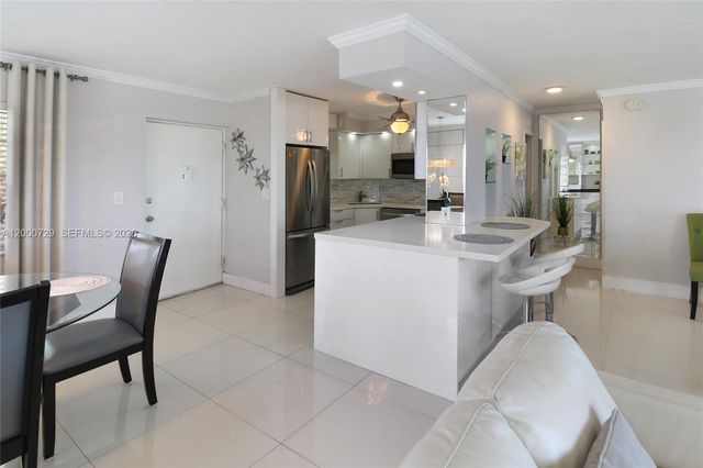 220 N Kings Point Dr 415, Sunny Isles Beach, FL 33160