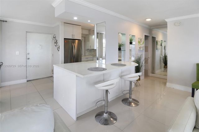 220 N Kings Point Dr 415, Sunny Isles Beach, FL 33160