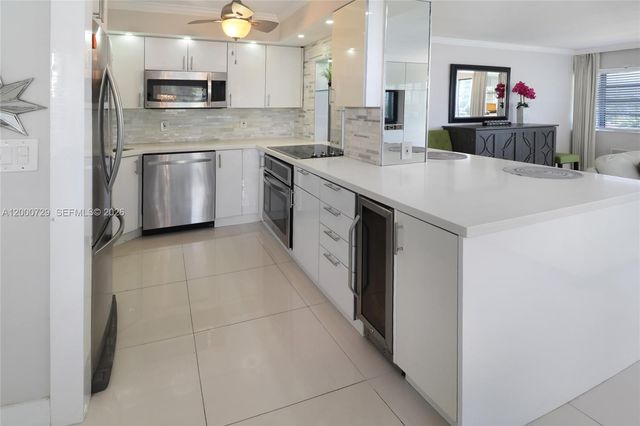 220 N Kings Point Dr 415, Sunny Isles Beach, FL 33160