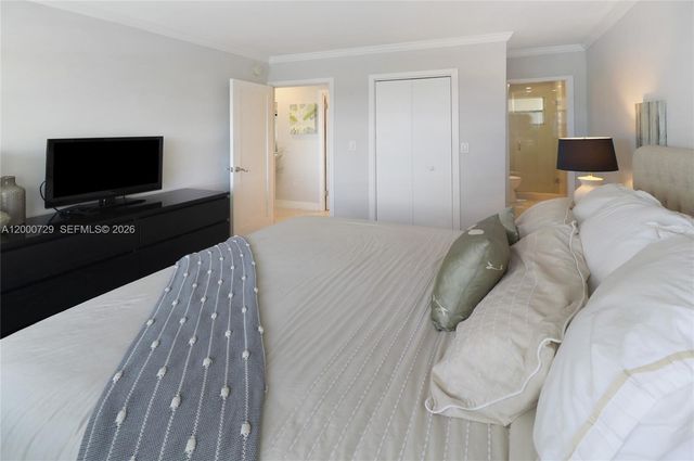 220 N Kings Point Dr 415, Sunny Isles Beach, FL 33160