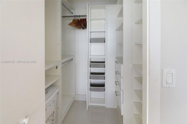 220 N Kings Point Dr 415, Sunny Isles Beach, FL 33160