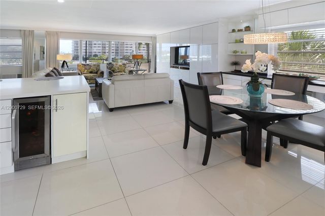 220 N Kings Point Dr 415, Sunny Isles Beach, FL 33160