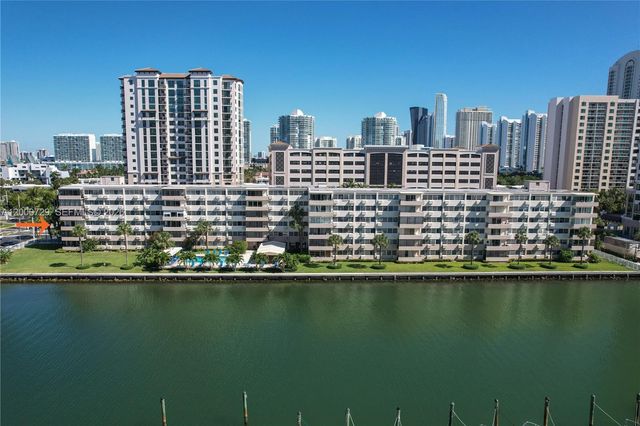 220 N Kings Point Dr 415, Sunny Isles Beach, FL 33160