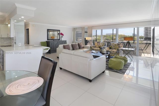 220 N Kings Point Dr 415, Sunny Isles Beach, FL 33160