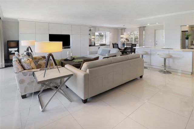 220 N Kings Point Dr 415, Sunny Isles Beach, FL 33160