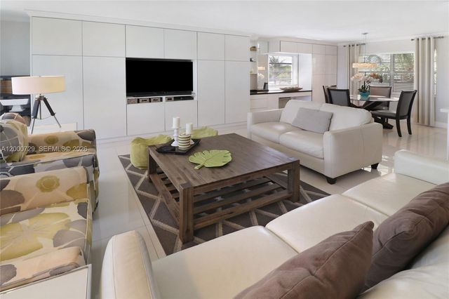 220 N Kings Point Dr 415, Sunny Isles Beach, FL 33160