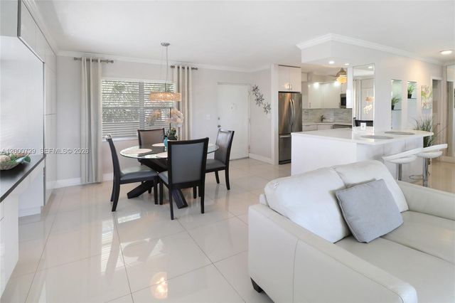 220 N Kings Point Dr 415, Sunny Isles Beach, FL 33160