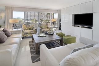 220 N Kings Point Dr 415, Sunny Isles Beach, FL 33160