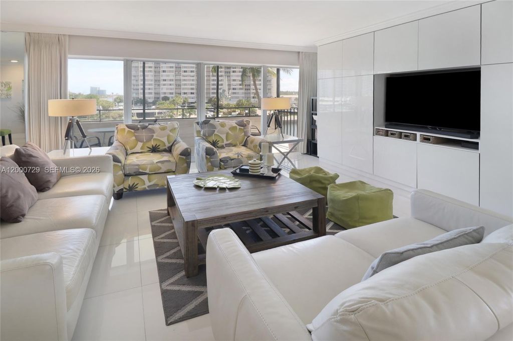 220 N Kings Point Dr 415, Sunny Isles Beach, FL 33160