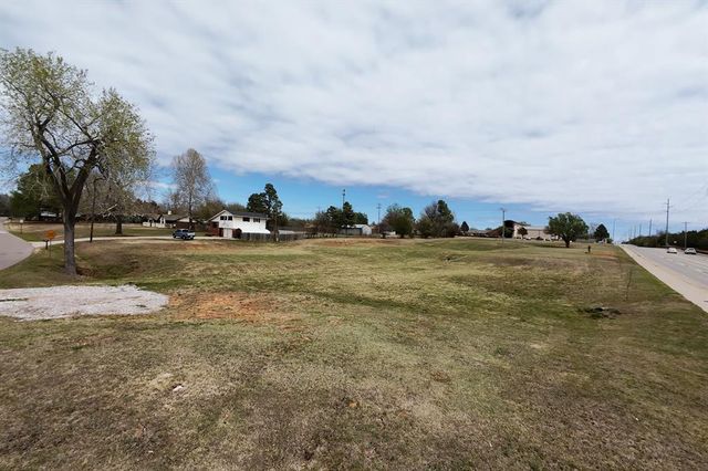 707 E Rock Creek Road Road, Norman, OK 73069