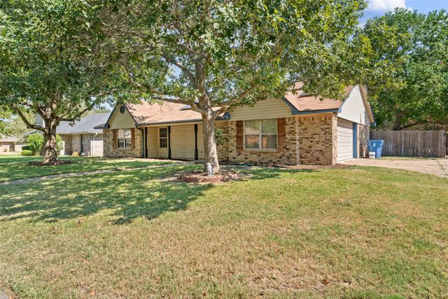 144 Fannin Drive, Hewitt, TX 76643