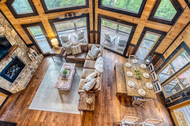 74 Hickory Hollow, Mineral Bluff, GA 30559