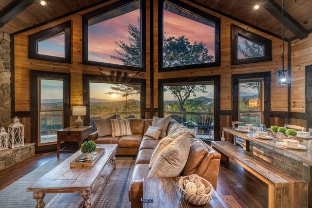 74 Hickory Hollow, Mineral Bluff, GA 30559