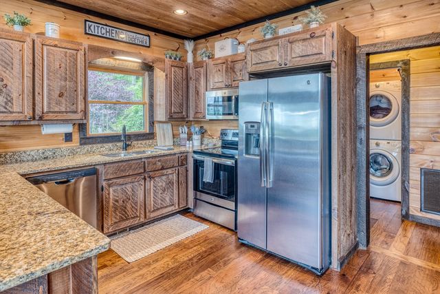 74 Hickory Hollow, Mineral Bluff, GA 30559