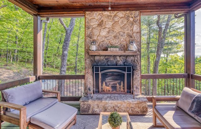 74 Hickory Hollow, Mineral Bluff, GA 30559