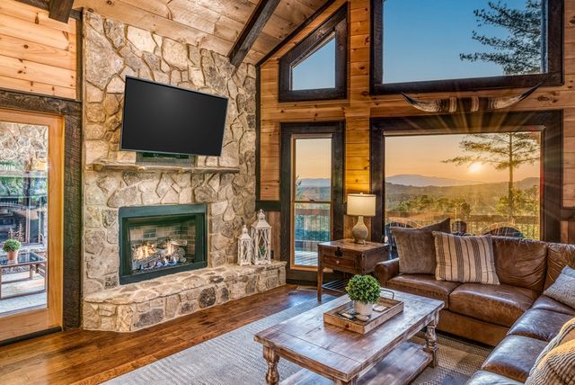 74 Hickory Hollow, Mineral Bluff, GA 30559