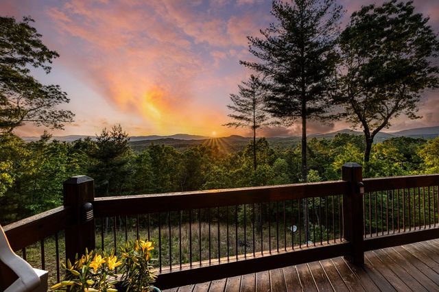 74 Hickory Hollow, Mineral Bluff, GA 30559