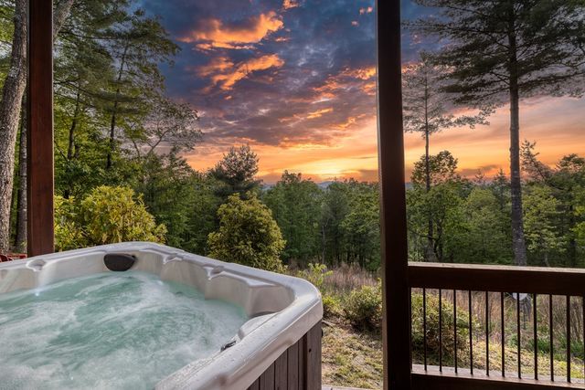 74 Hickory Hollow, Mineral Bluff, GA 30559