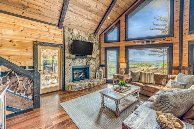 74 Hickory Hollow, Mineral Bluff, GA 30559