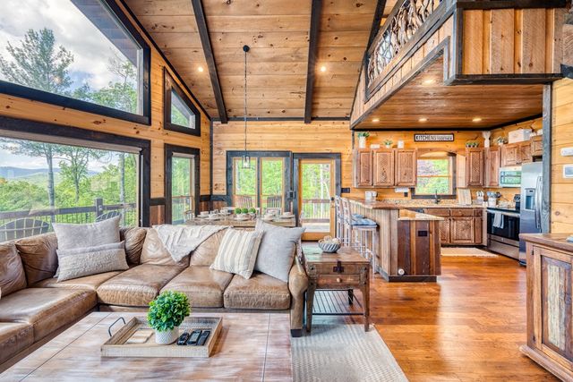 74 Hickory Hollow, Mineral Bluff, GA 30559