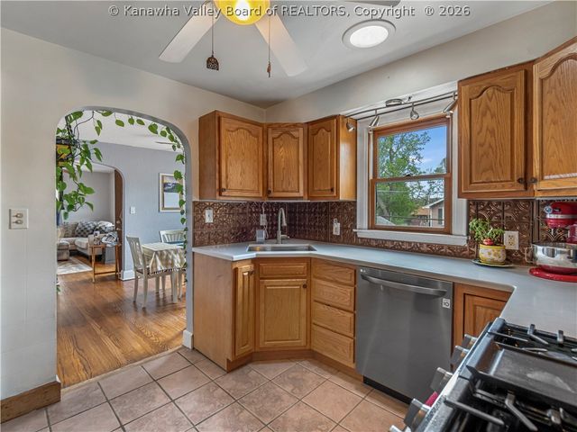 218 Forest Circle, South Charleston, WV 25303