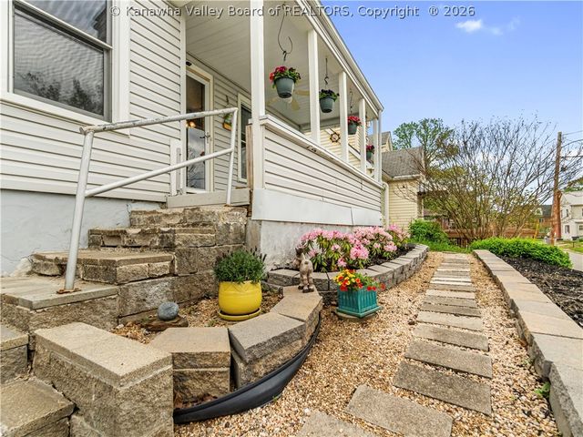 218 Forest Circle, South Charleston, WV 25303