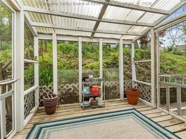 218 Forest Circle, South Charleston, WV 25303