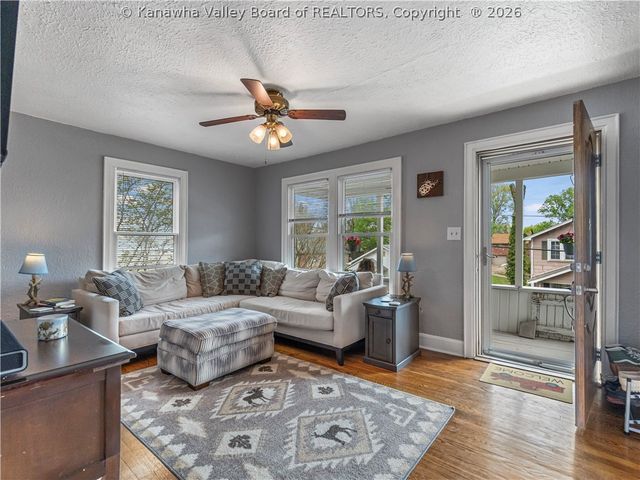 218 Forest Circle, South Charleston, WV 25303