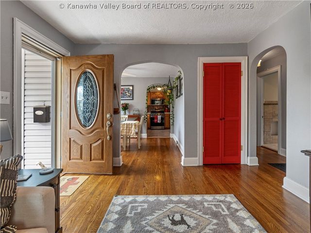 218 Forest Circle, South Charleston, WV 25303