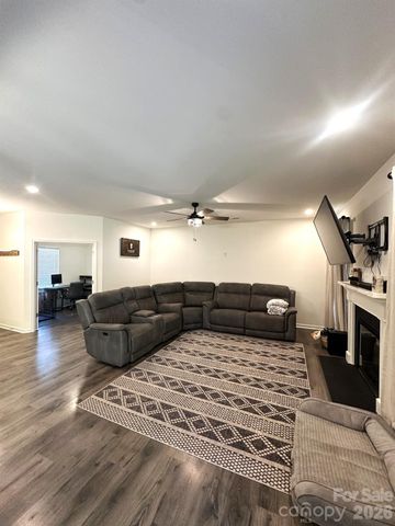 127 Buoy Lane, Statesville, NC 28677
