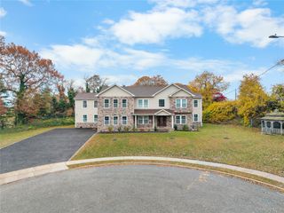 4 Coventry Court, Wheatley Heights, NY 11798