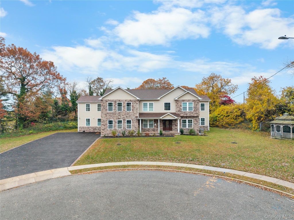 4 Coventry Court, Wheatley Heights, NY 11798