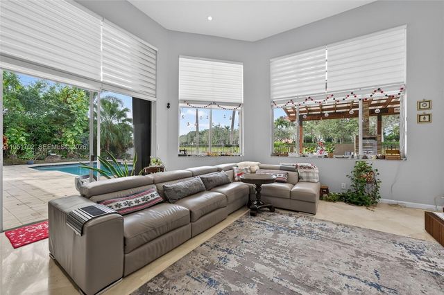 104 Dockside Circle, Weston, FL 33327