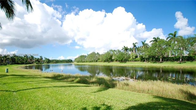 104 Dockside Circle, Weston, FL 33327