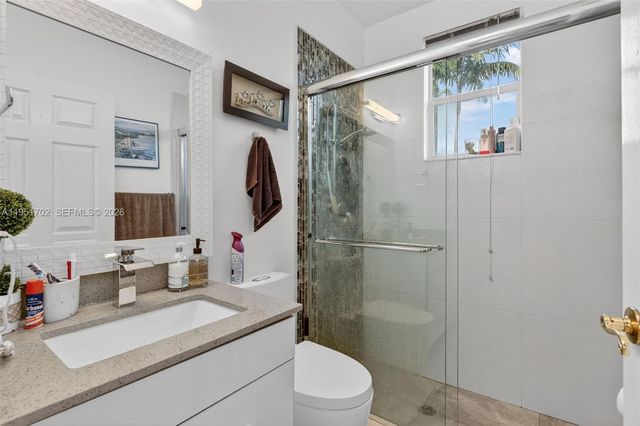 104 Dockside Circle, Weston, FL 33327