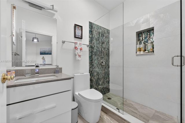 104 Dockside Circle, Weston, FL 33327