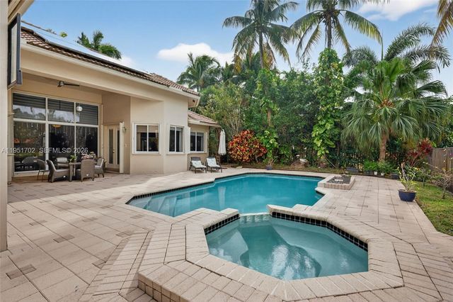 104 Dockside Circle, Weston, FL 33327